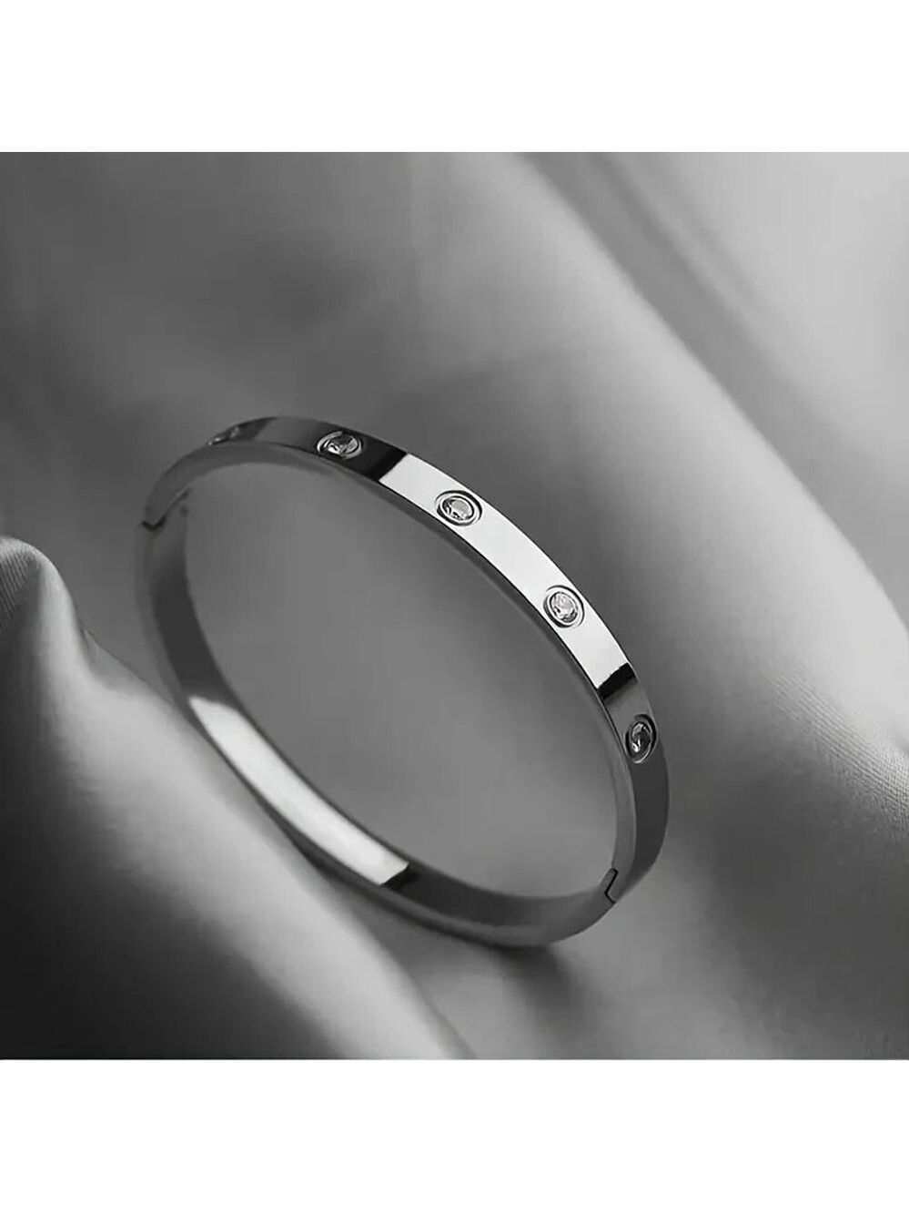 Elegant Silver Tone Bangle Bracelet with Screw Water Drill Detail – Unisex Style